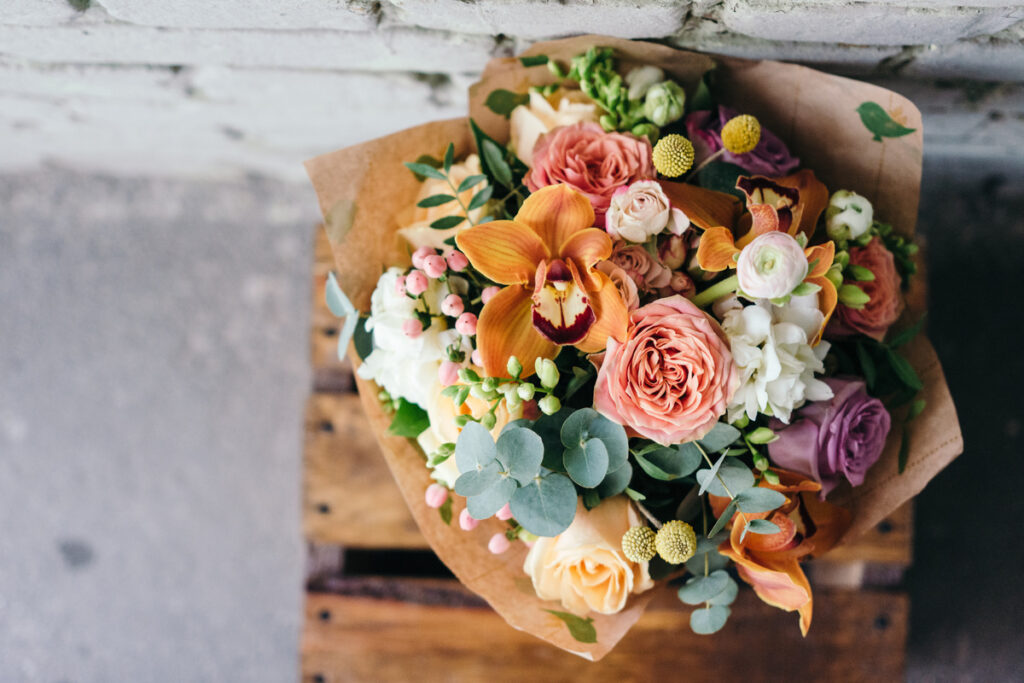 Le secret pour créer des bouquets spectaculaires pour des événements en plein air